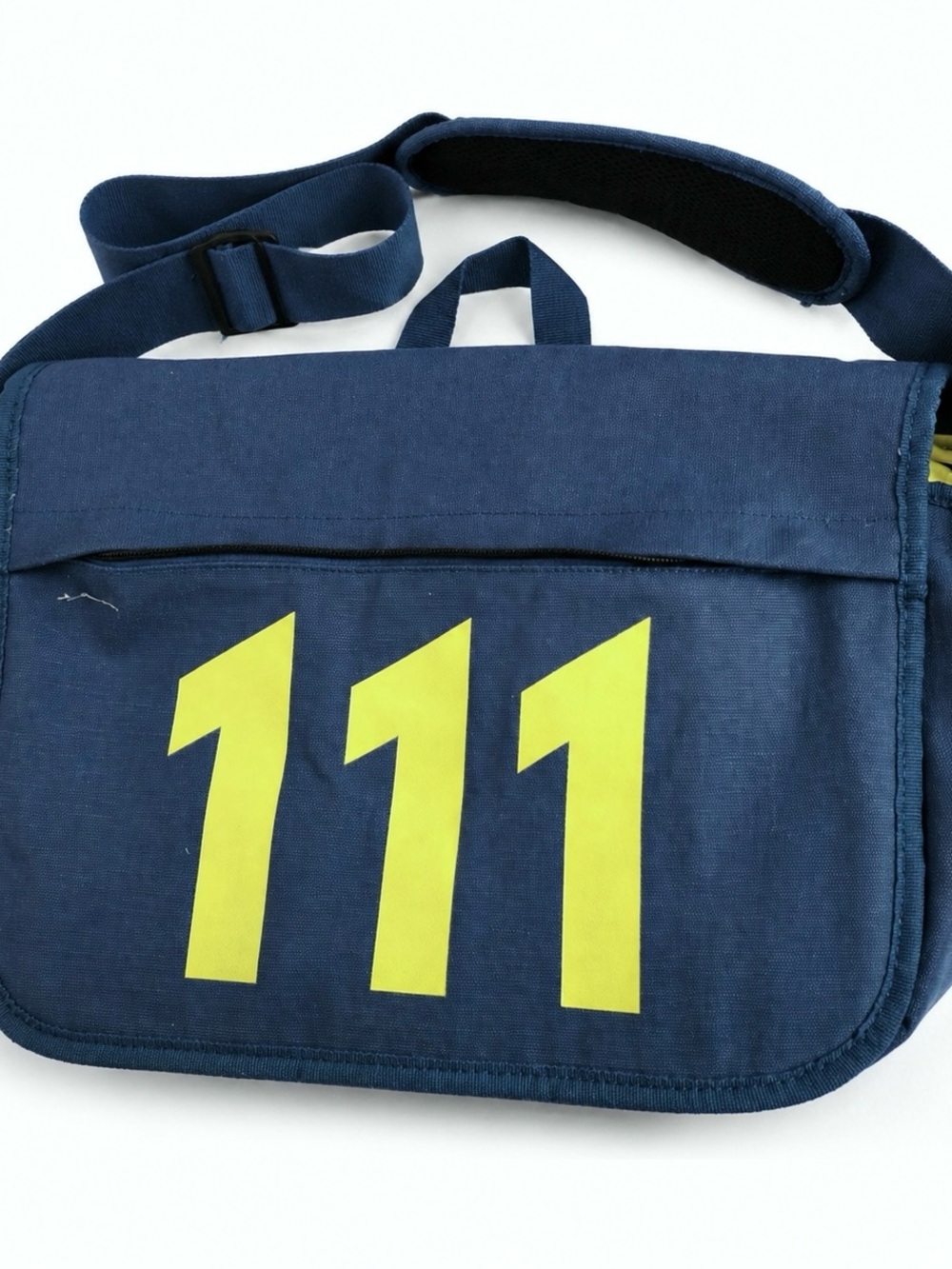 NWOT Besthesda Fallout 4 Loot Crate Exclusive Vault 111 Crossbody Messenger Bag
